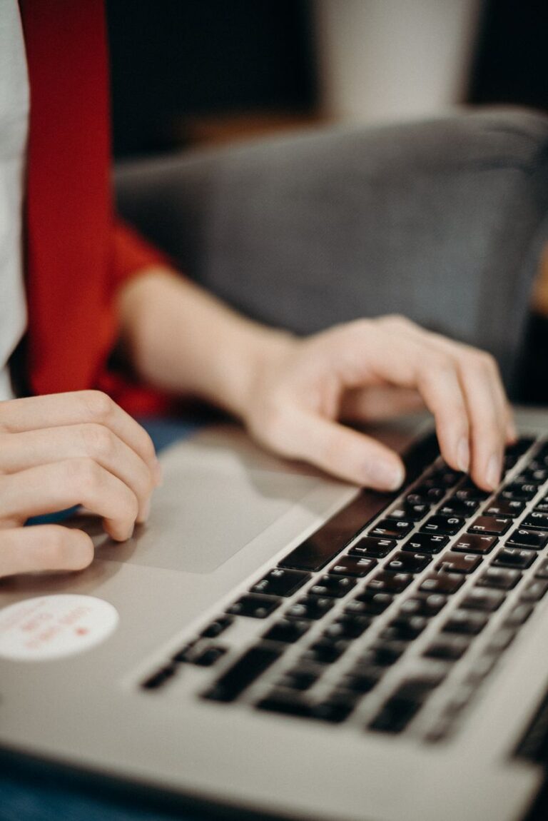 7 Essential Tricks to Optimize Your Resume with AI CV Builders
